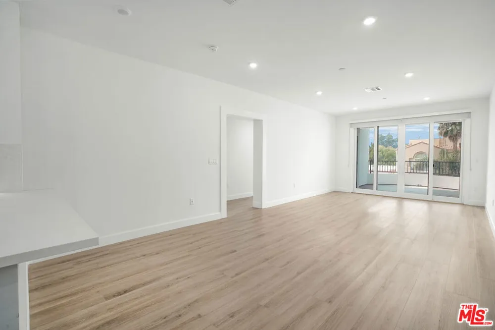 1832 S Barrington Avenue #401 Los Angeles, CA 90025