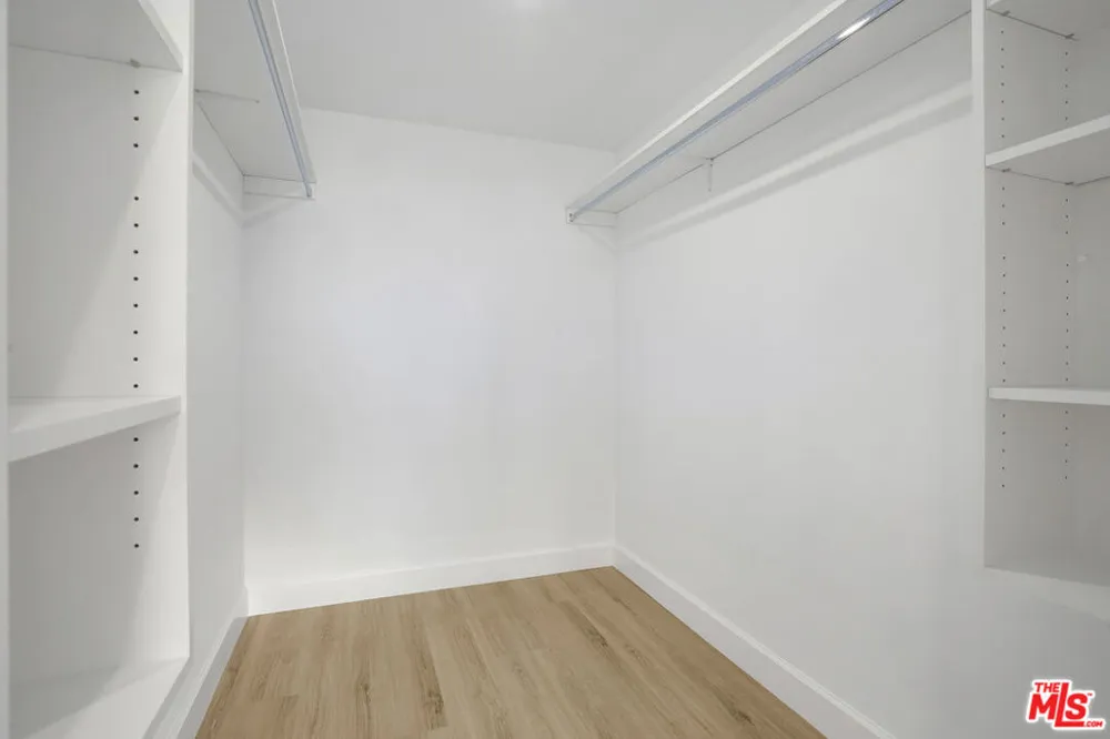 1832 S Barrington Avenue #401 Los Angeles, CA 90025