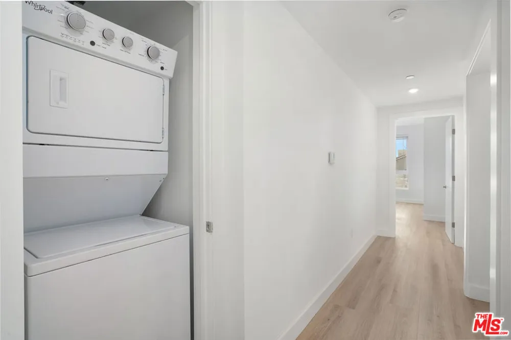 1832 S Barrington Avenue #401 Los Angeles, CA 90025