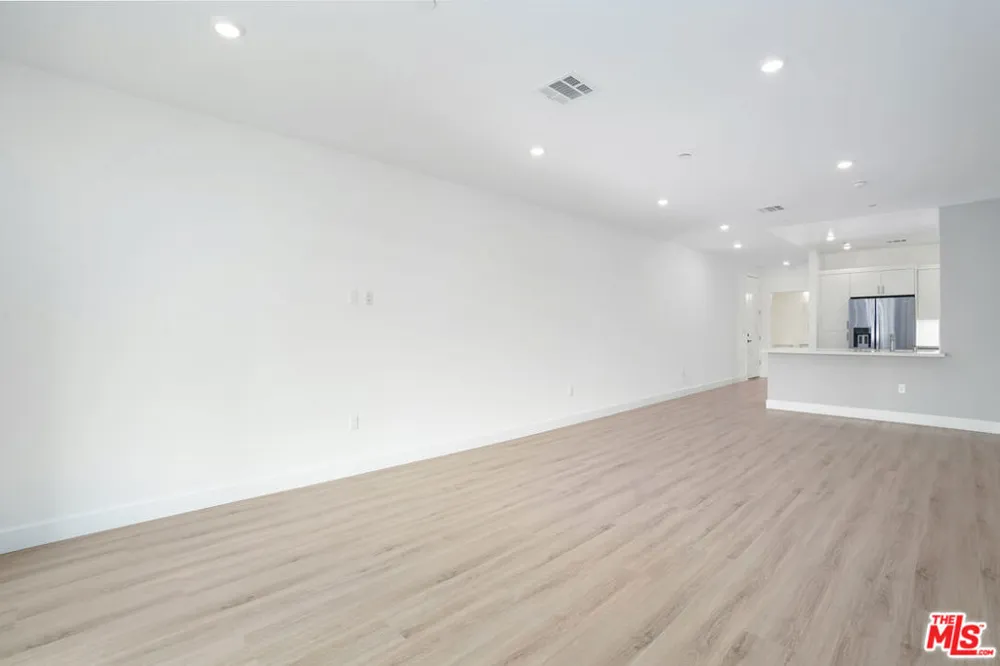 1832 S Barrington Avenue #401 Los Angeles, CA 90025