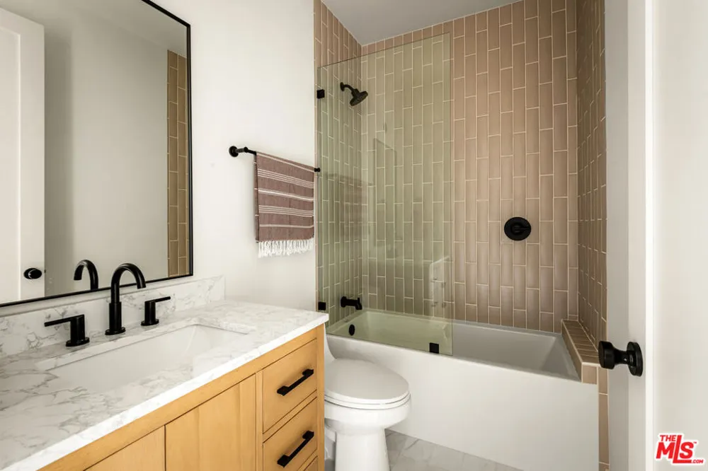 11838 Juniette Culver City, CA 90230