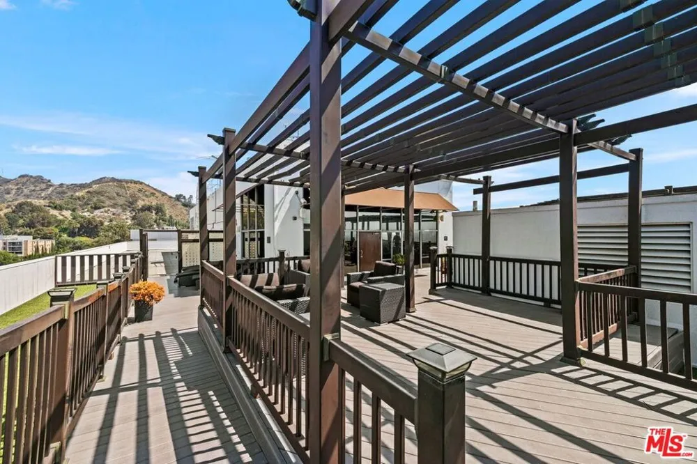 7250 Franklin Avenue #507 Los Angeles, CA 90046