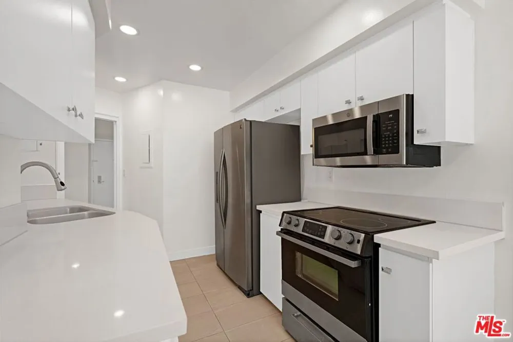 7250 Franklin Avenue #507 Los Angeles, CA 90046