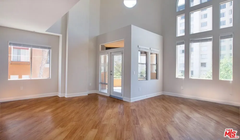 348 S Hauser Boulevard #5-404 Los Angeles, CA 90036