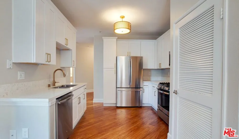 348 S Hauser Boulevard #5-404 Los Angeles, CA 90036