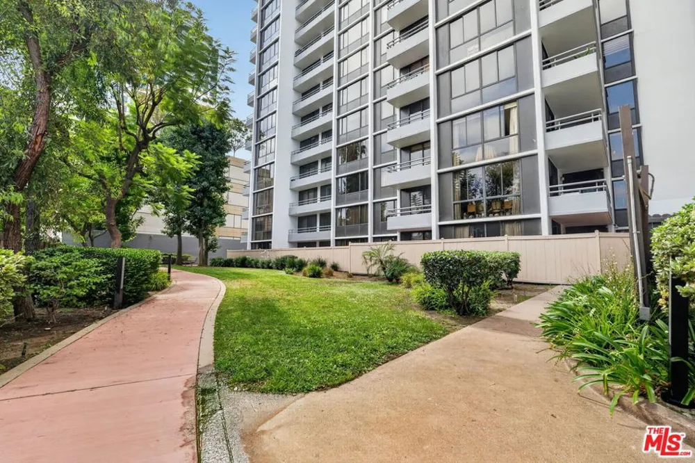 343 Pioneer Drive #1205 Glendale, CA 91203