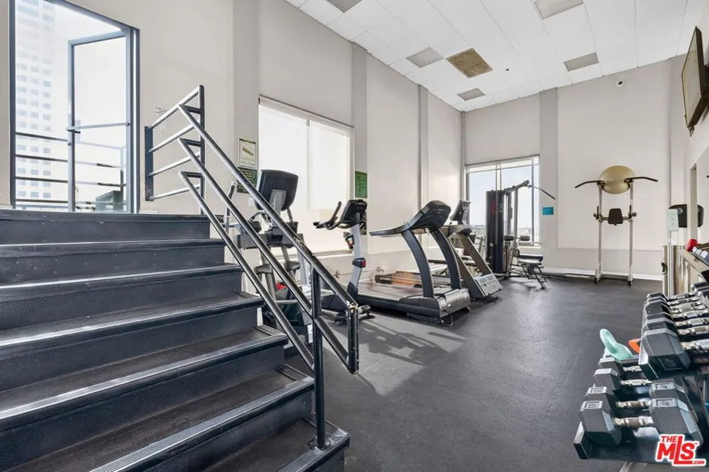 343 Pioneer Drive #1205 Glendale, CA 91203