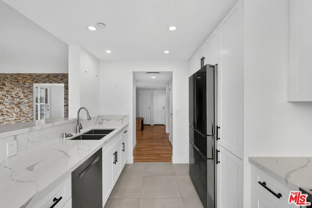 343 Pioneer Drive #1205 Glendale, CA 91203
