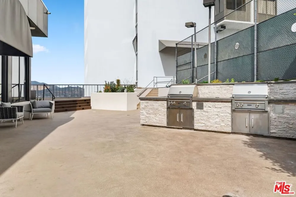 343 Pioneer Drive #1205 Glendale, CA 91203
