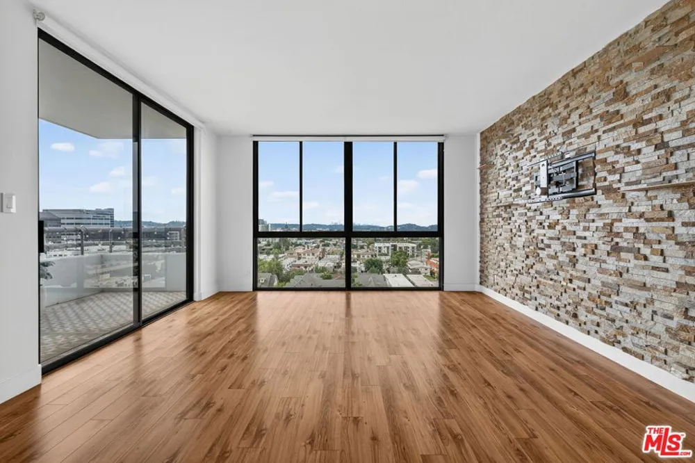 343 Pioneer Drive #1205 Glendale, CA 91203