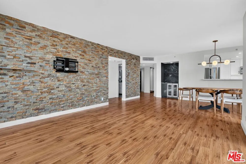 343 Pioneer Drive #1205 Glendale, CA 91203