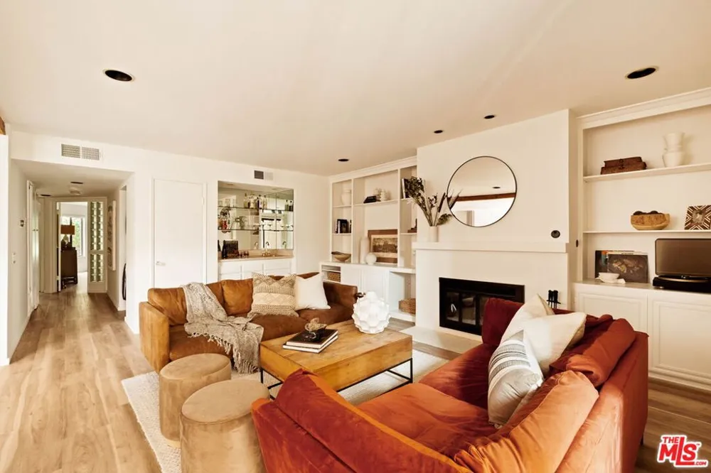 1942 Grace Avenue #118 Los Angeles, CA 90068