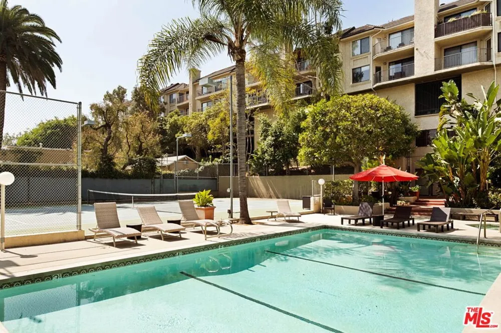 1942 Grace Avenue #118 Los Angeles, CA 90068