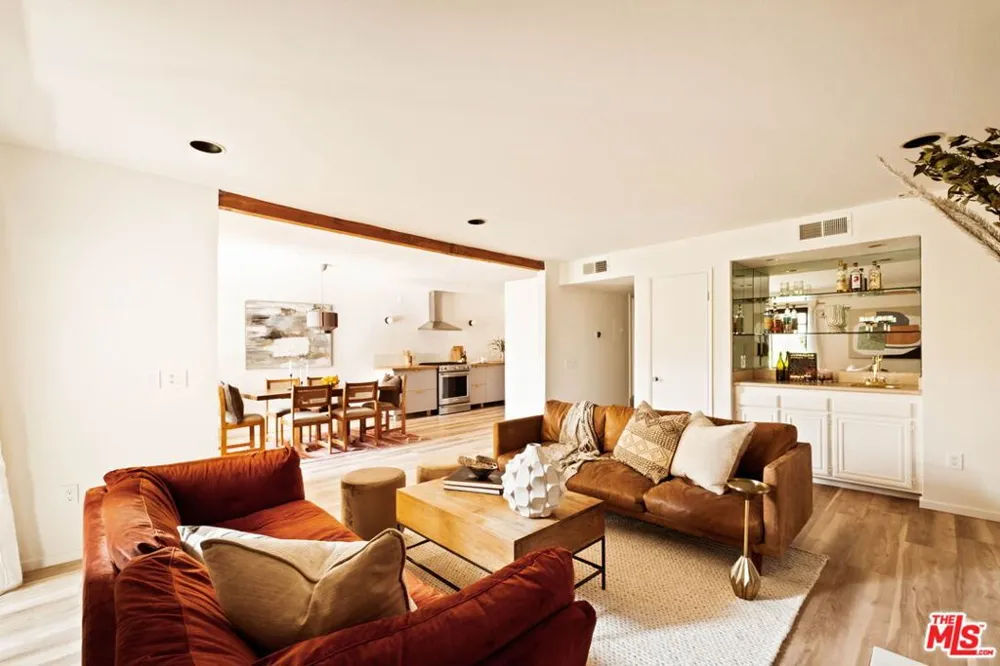 1942 Grace Avenue #118 Los Angeles, CA 90068