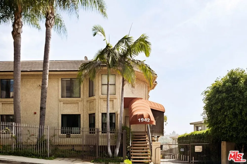 1942 Grace Avenue #118 Los Angeles, CA 90068