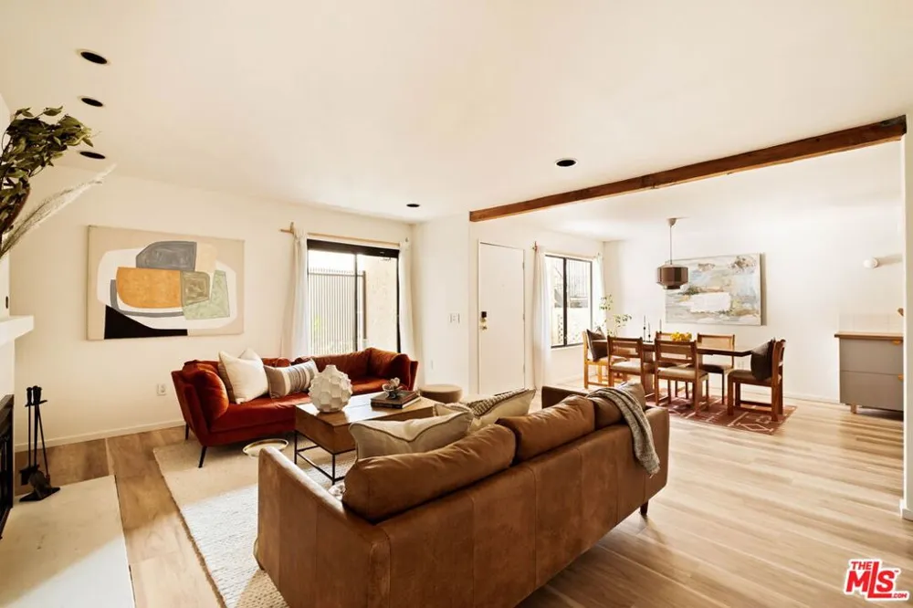 1942 Grace Avenue #118 Los Angeles, CA 90068
