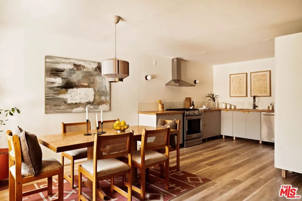 1942 Grace Avenue #118 Los Angeles, CA 90068