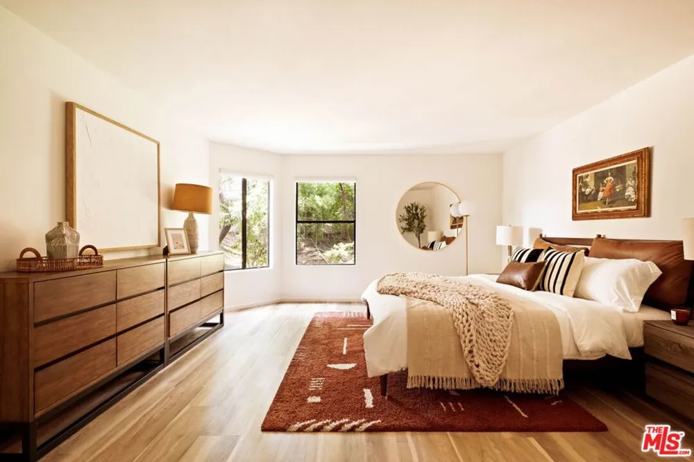 1942 Grace Avenue #118 Los Angeles, CA 90068