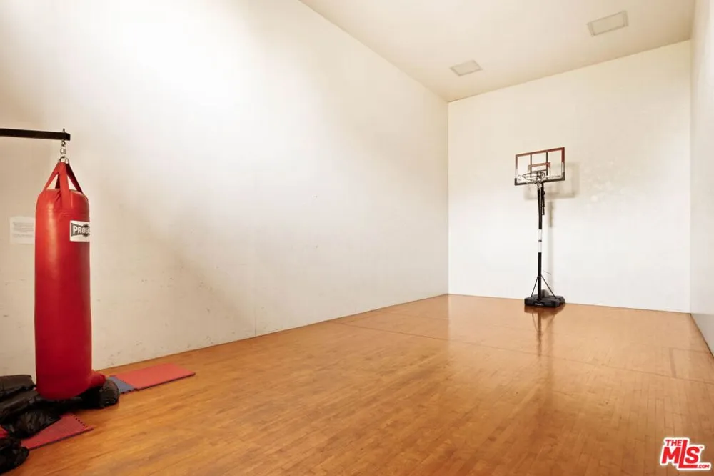 1942 Grace Avenue #118 Los Angeles, CA 90068