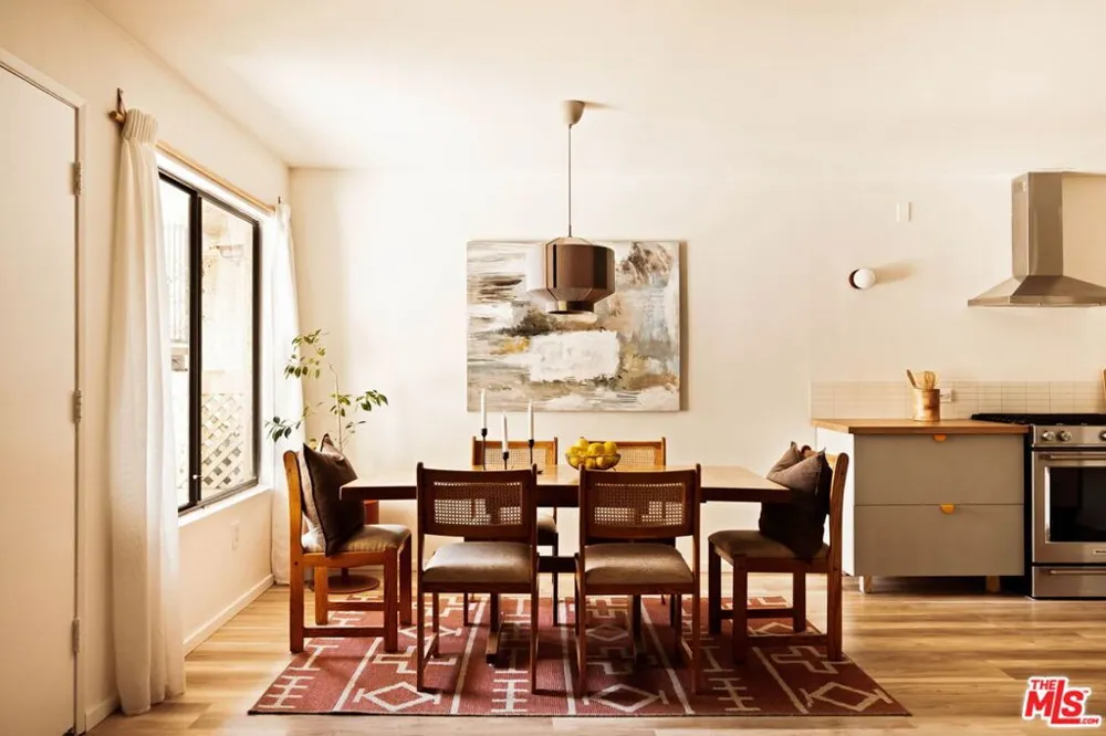 1942 Grace Avenue #118 Los Angeles, CA 90068