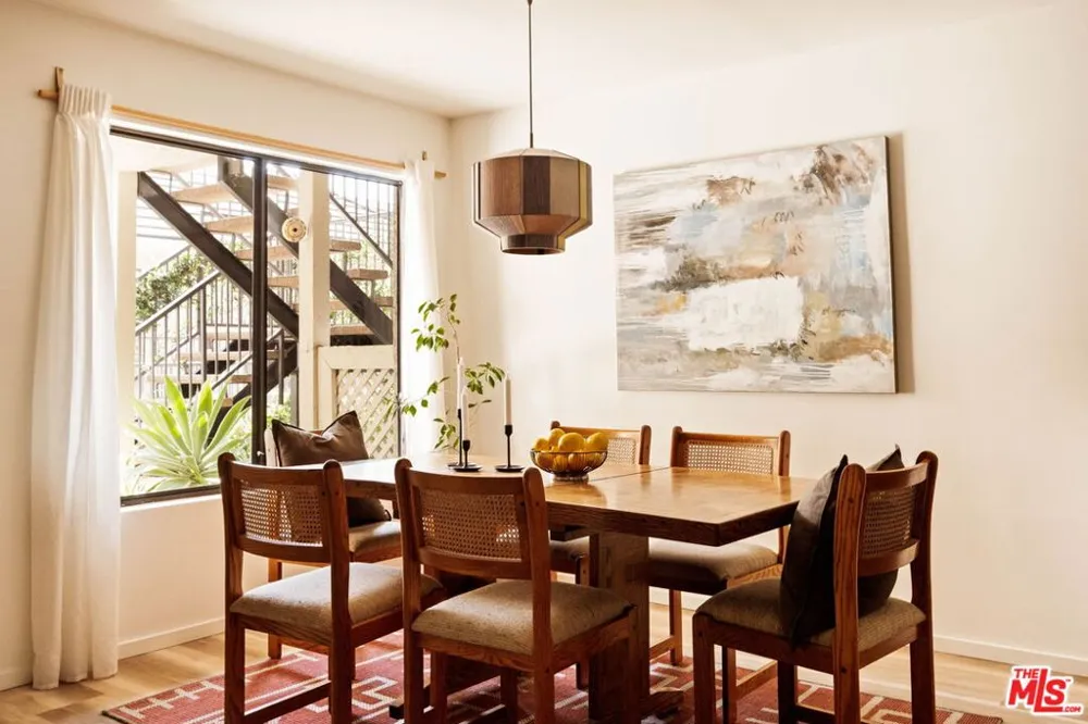 1942 Grace Avenue #118 Los Angeles, CA 90068