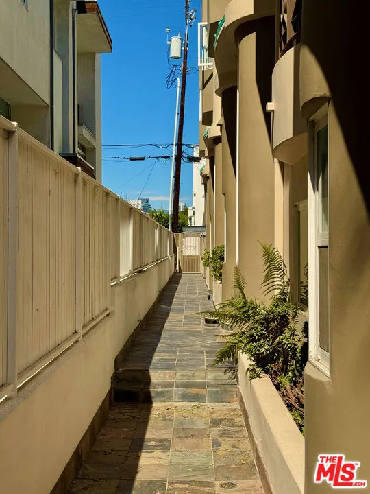 1247 23rd Street #D Santa Monica, CA 90404