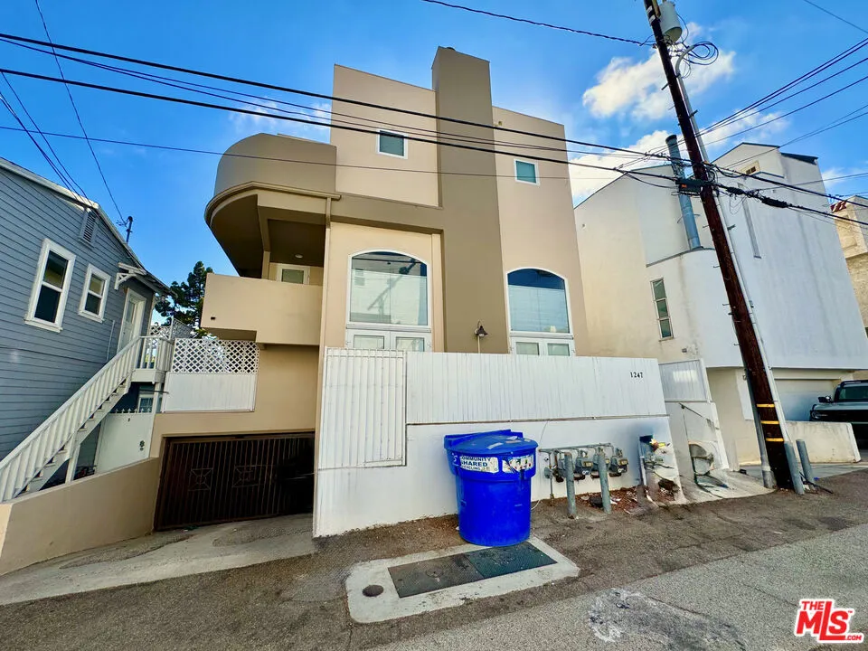1247 23rd Street #D Santa Monica, CA 90404