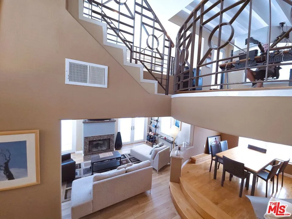 1247 23rd Street #D Santa Monica, CA 90404