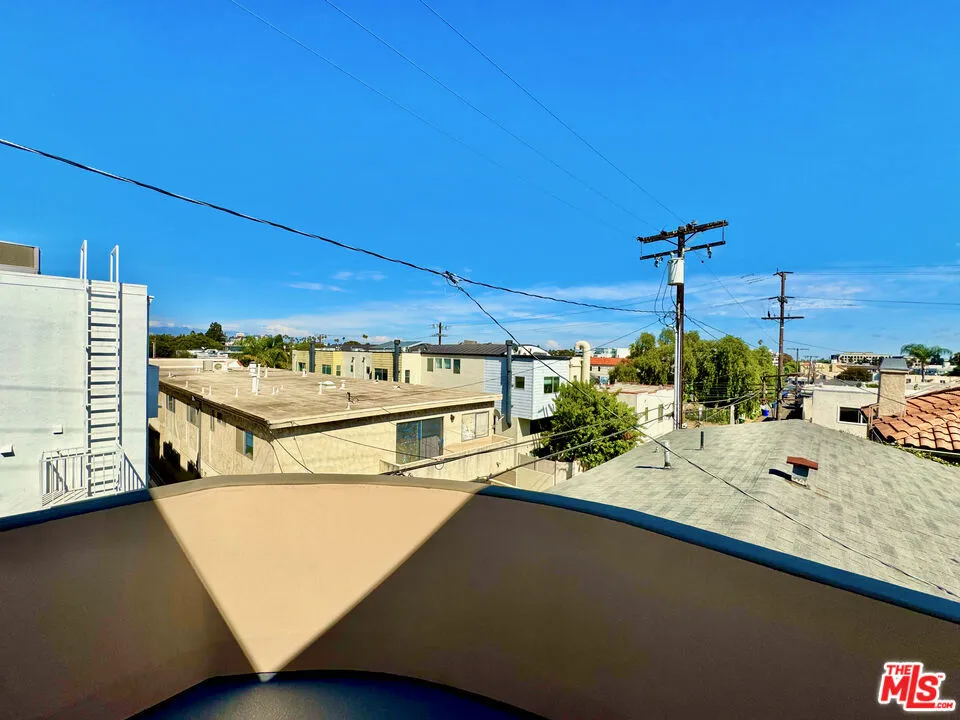 1247 23rd Street #D Santa Monica, CA 90404