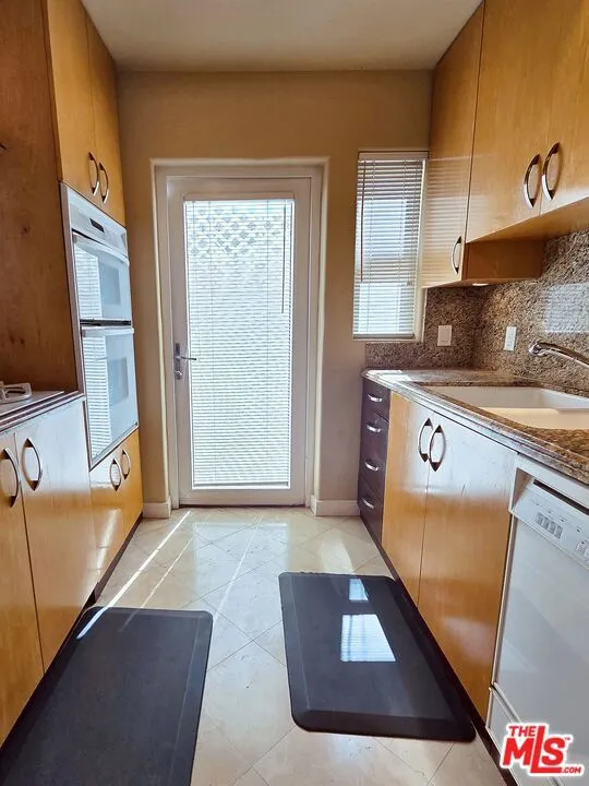 1247 23rd Street #D Santa Monica, CA 90404