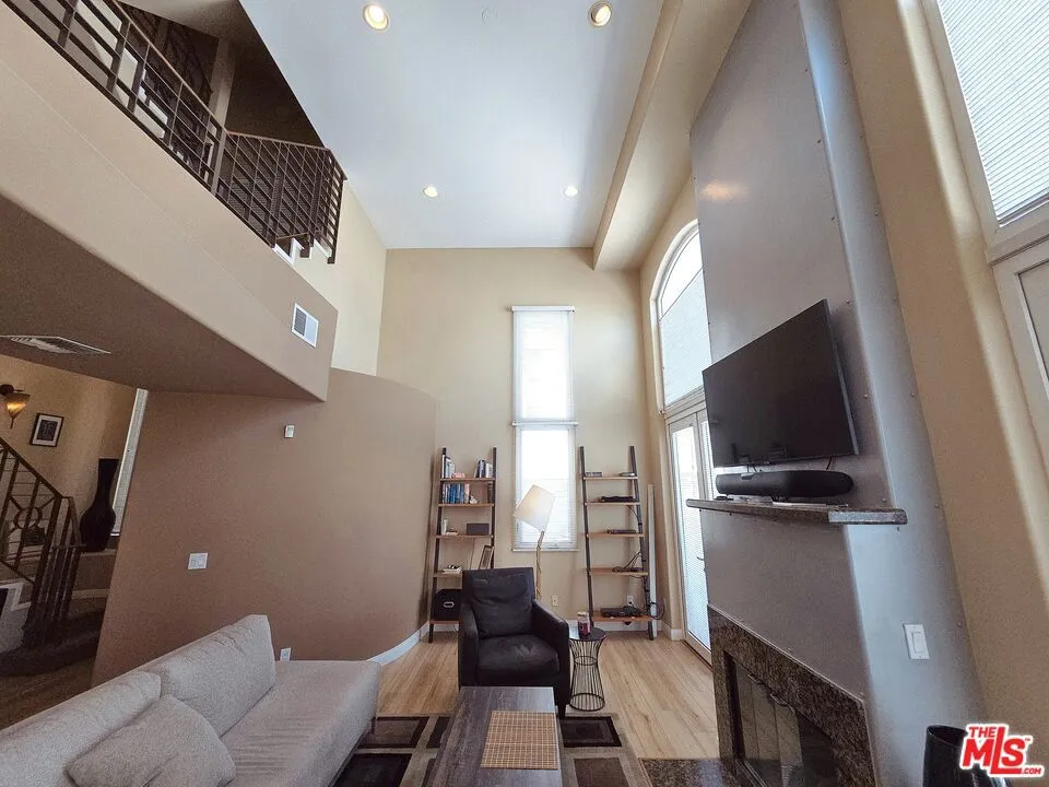 1247 23rd Street #D Santa Monica, CA 90404