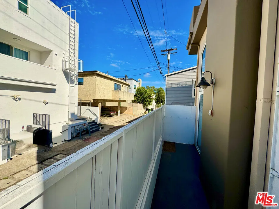 1247 23rd Street #D Santa Monica, CA 90404
