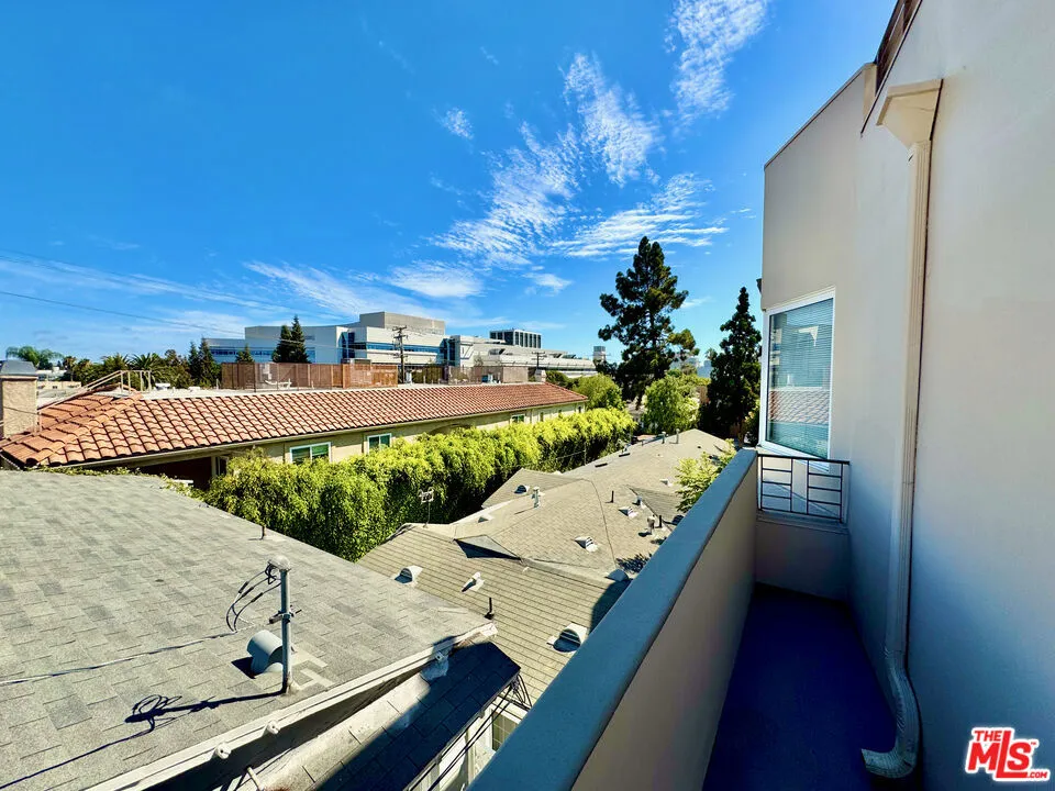 1247 23rd Street #D Santa Monica, CA 90404