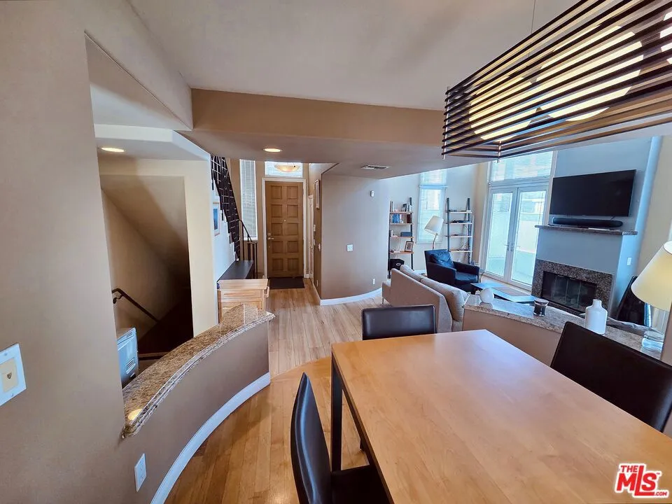 1247 23rd Street #D Santa Monica, CA 90404
