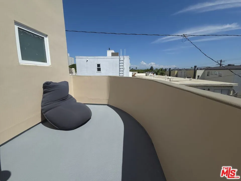 1247 23rd Street #D Santa Monica, CA 90404