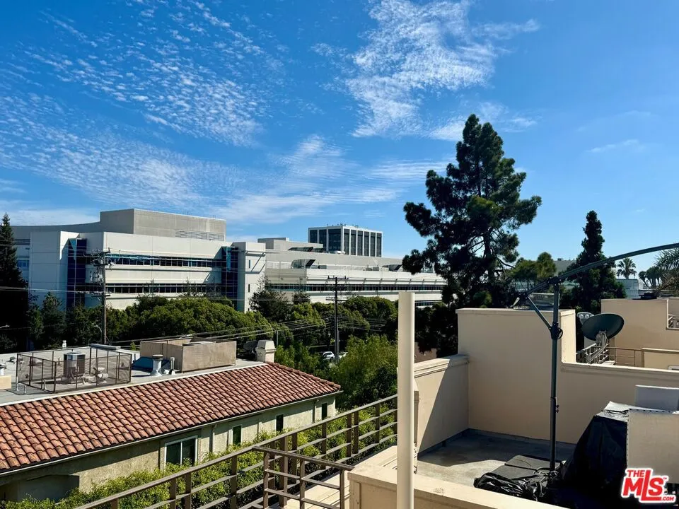 1247 23rd Street #D Santa Monica, CA 90404