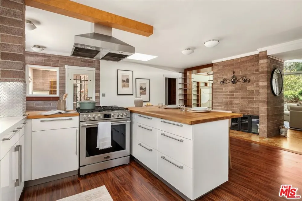 940 Camino Viejo Santa Barbara, CA 93108