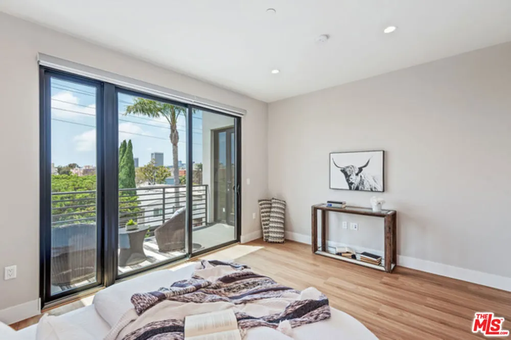 1906 Overland Avenue #204 Los Angeles, CA 90025