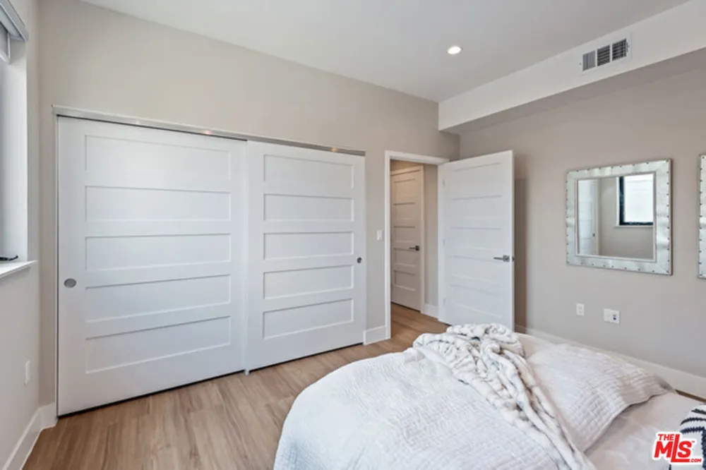 1906 Overland Avenue #204 Los Angeles, CA 90025