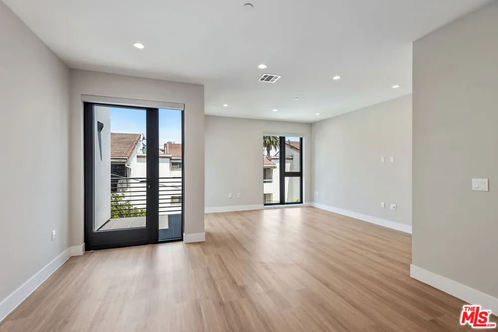 1906 Overland Avenue #204 Los Angeles, CA 90025