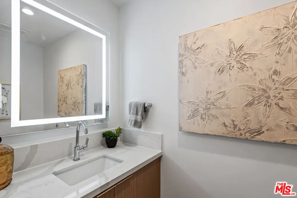 1906 Overland Avenue #204 Los Angeles, CA 90025