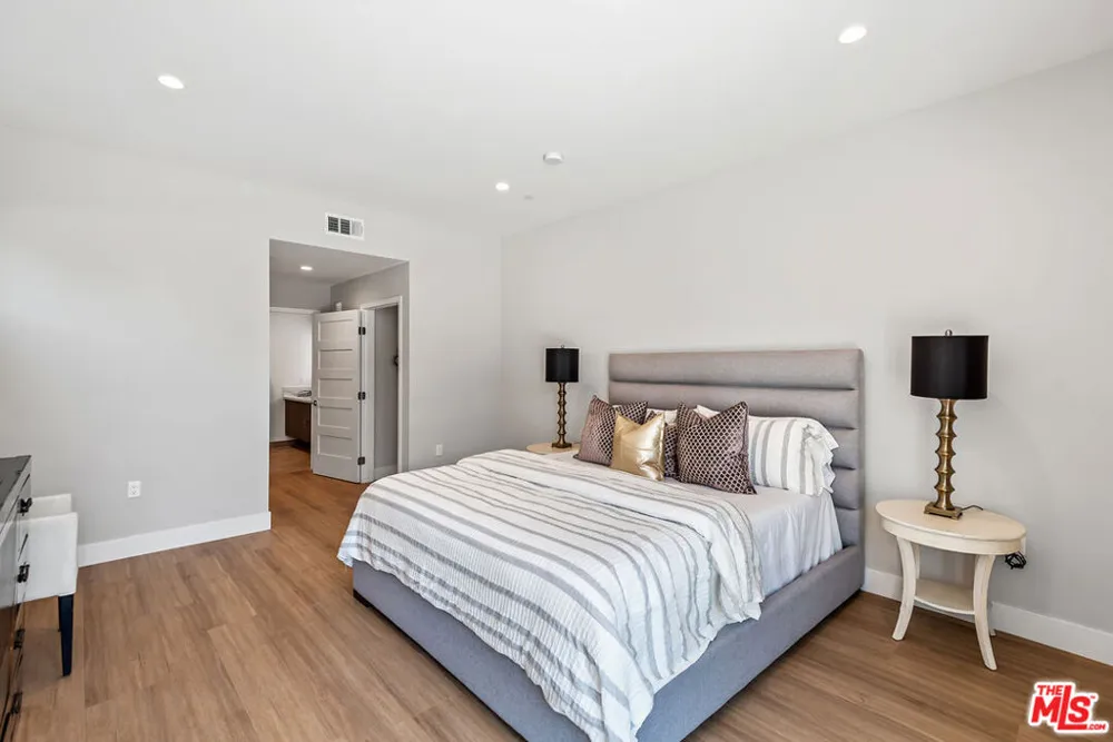 1906 Overland Avenue #204 Los Angeles, CA 90025