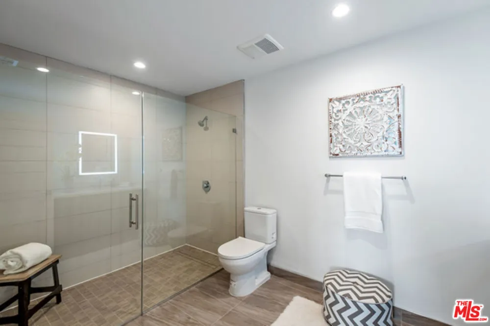 1906 Overland Avenue #204 Los Angeles, CA 90025
