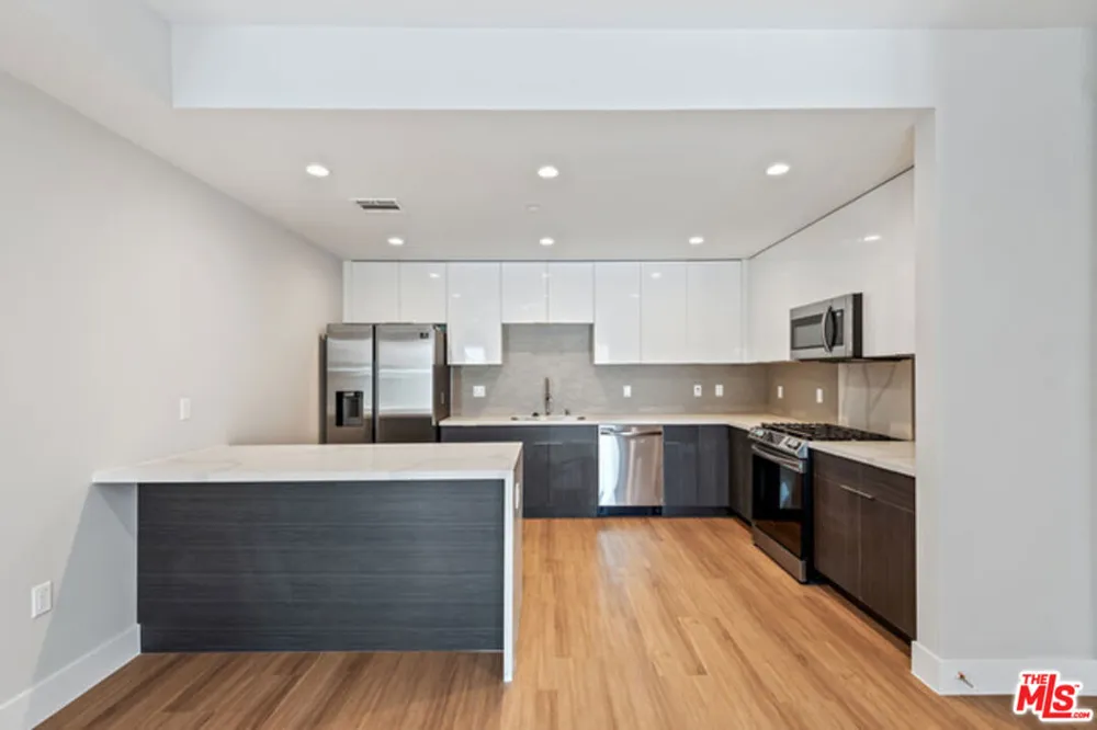 1906 Overland Avenue #204 Los Angeles, CA 90025