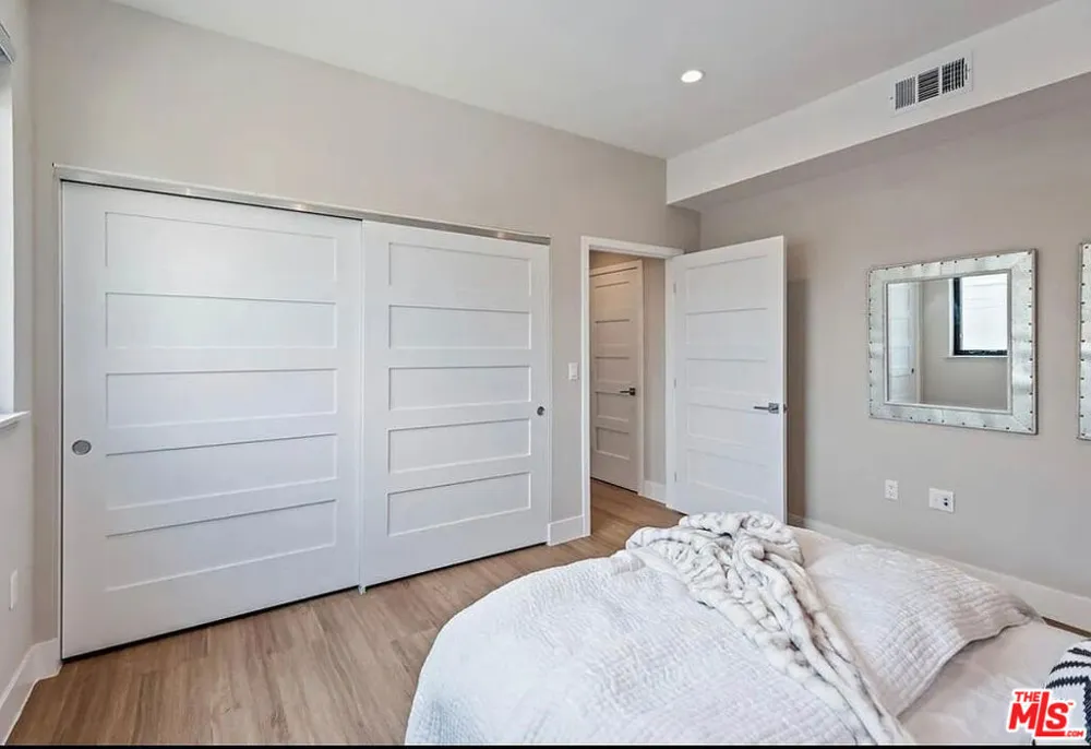 1906 Overland Avenue #201 Los Angeles, CA 90025