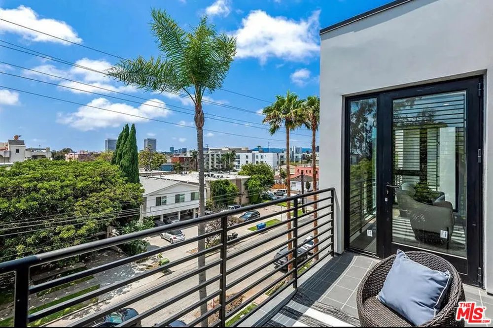 1906 Overland Avenue #201 Los Angeles, CA 90025