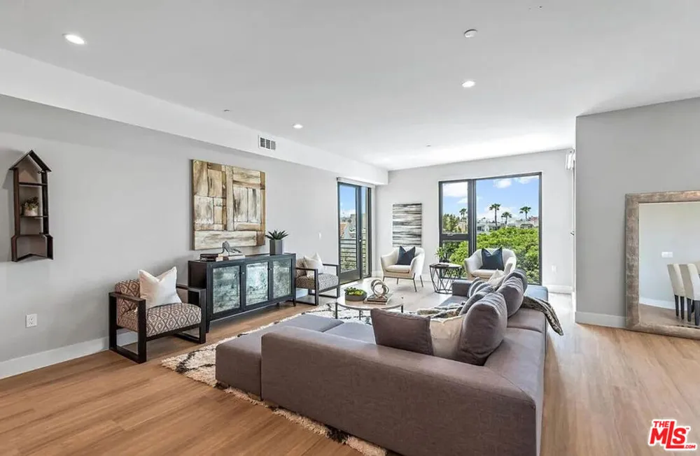 1906 Overland Avenue #201 Los Angeles, CA 90025