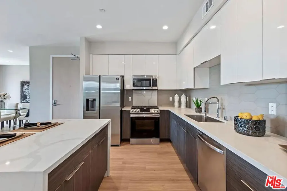 1906 Overland Avenue #201 Los Angeles, CA 90025