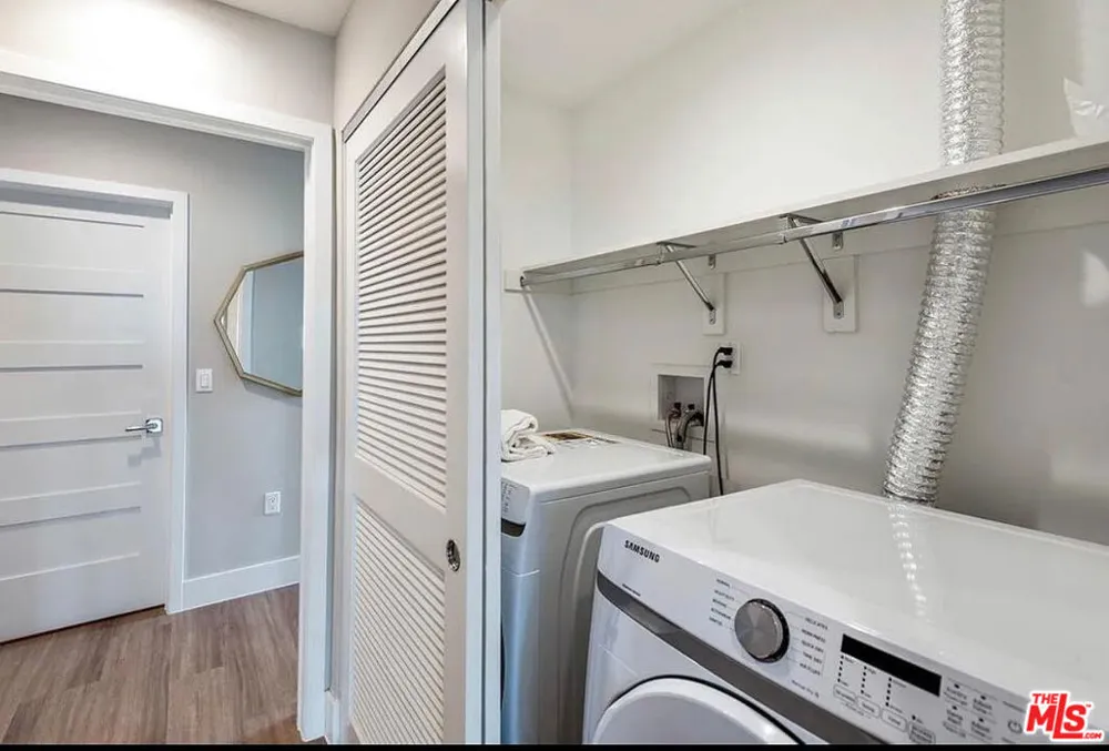1906 Overland Avenue #201 Los Angeles, CA 90025