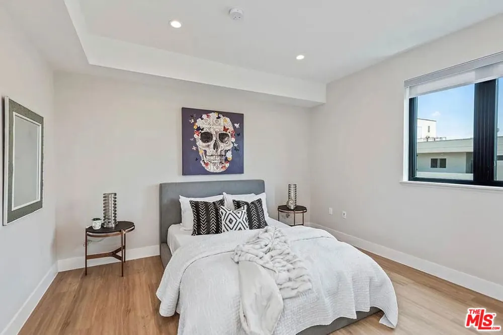 1906 Overland Avenue #201 Los Angeles, CA 90025